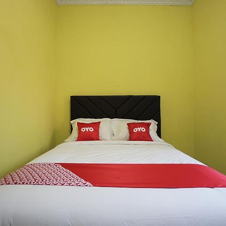 Oyo 2486 Bahana Guest House Manado Exterior photo